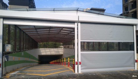 保定某高檔小區(qū)車庫門安裝展示